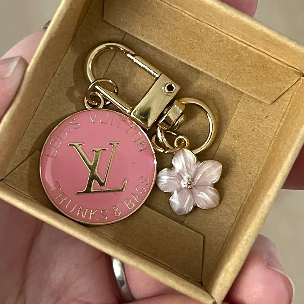 All kinds of luxury charms, zipper pulls and buttons! - Picture 9 of 14